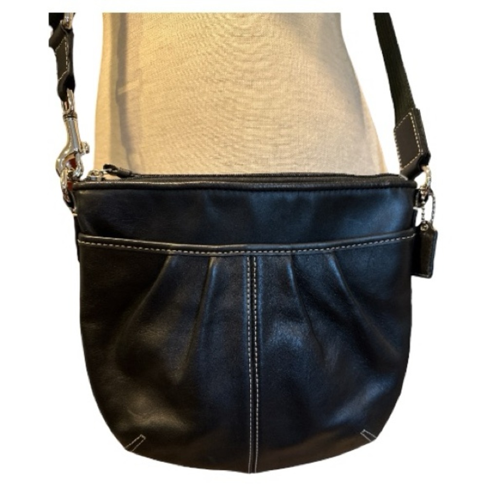 COACH SOHO  BLACK PLEATED LEATHER CROSSBODY SWING PACK  PURSE BAG - Picture 3 of 10